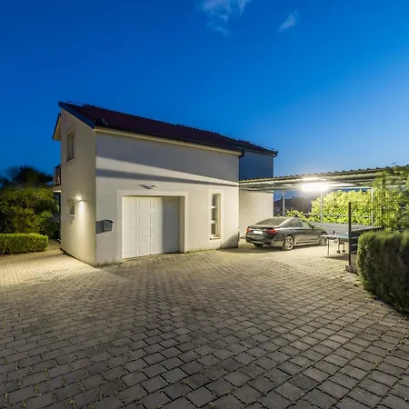 Sun Castle House Babic Villa *