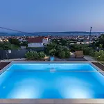 Private Resort Villa, Salt Pool, Cinema & Sea View Villa *