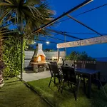 Private Resort Villa, Salt Pool, Cinema & Sea View