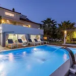 Private Resort Villa, Salt Pool, Cinema & Sea View Villa