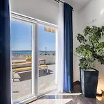 Private Resort Villa, Salt Pool, Cinema & Sea View Villa