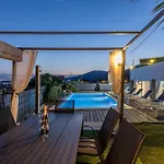 Private Resort Villa, Salt Pool, Cinema & Sea View Kaštel Stari