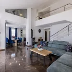 Private Resort Villa, Salt Pool, Cinema & Sea View Villa