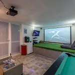 Private Resort Villa, Salt Pool, Cinema & Sea View Villa