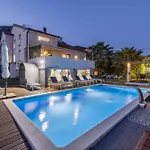 Private Resort Villa, Salt Pool, Cinema & Sea View Villa *