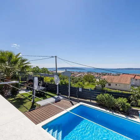 Private Resort Villa, Salt Pool, Cinema & Sea View * Kaštel Stari