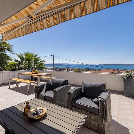 Private Resort Villa, Salt Pool, Cinema & Sea View