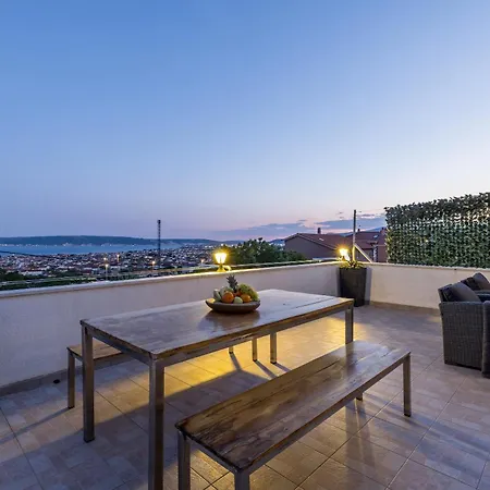 Villa Private Resort Villa, Salt Pool, Cinema & Sea View