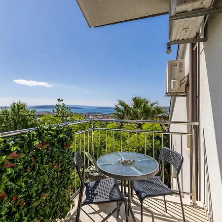 Private Resort Villa, Salt Pool, Cinema & Sea View Villa Kaštel Stari