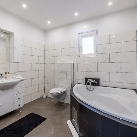 Villa Private Villa, Salt Pool, Cinema & Sea View Kaštel Stari