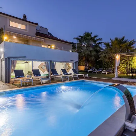 Private Villa, Salt Pool, Cinema & Sea View Villa