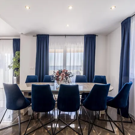 Private Villa, Salt Pool, Cinema & Sea View Villa Kaštel Stari
