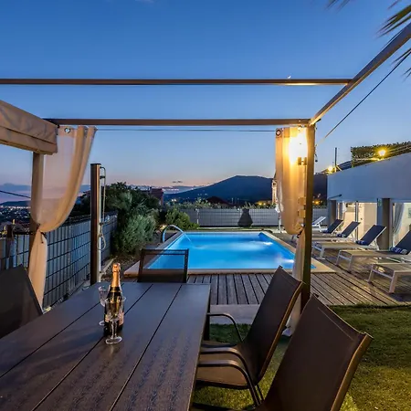 Private Villa, Salt Pool, Cinema & Sea View Kaštel Stari