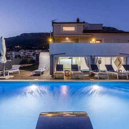 Private Villa, Salt Pool, Cinema & Sea View * Kaštel Stari