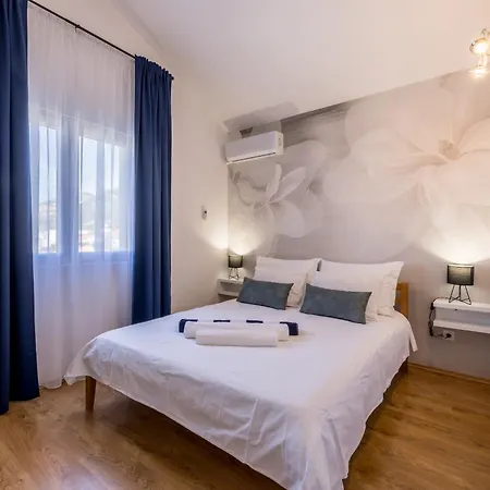 Private Villa, Salt Pool, Cinema & Sea View Villa Kaštel Stari