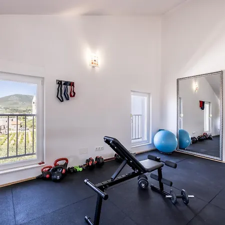 Private Villa, Salt Pool, Cinema & Sea View