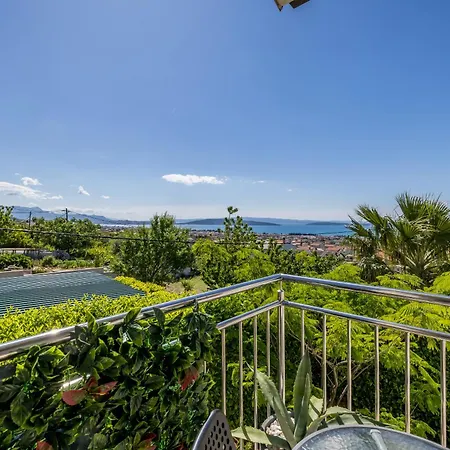 Private Villa, Salt Pool, Cinema & Sea View Villa Kaštel Stari