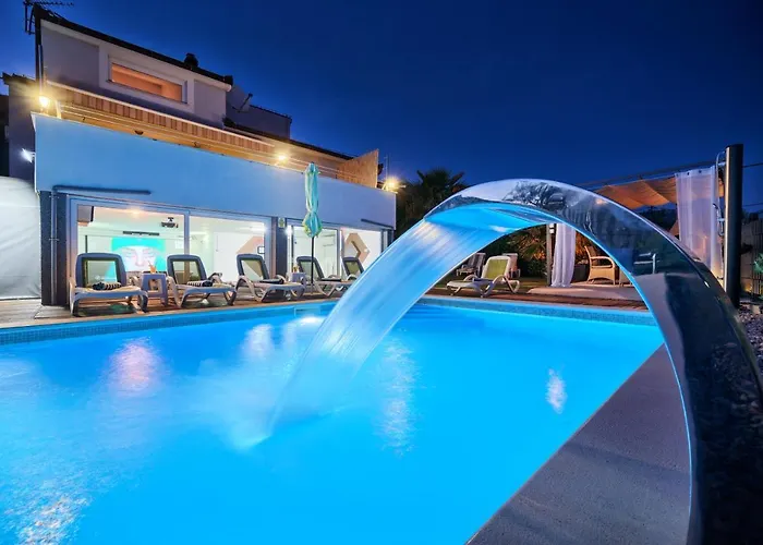 Private Resort Villa, Salt Pool, Cinema & Sea View * Kaštel Stari