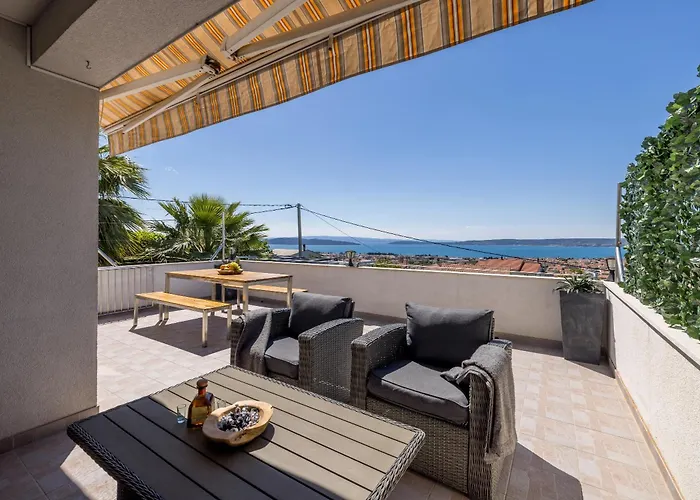 Private Resort Villa, Salt Pool, Cinema & Sea View