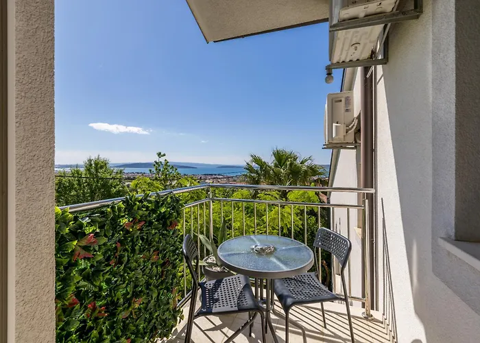 Private Resort Villa, Salt Pool, Cinema & Sea View Villa Kaštel Stari