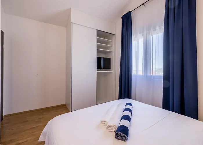 Private Resort Villa, Salt Pool, Cinema & Sea View Villa Kaštel Stari