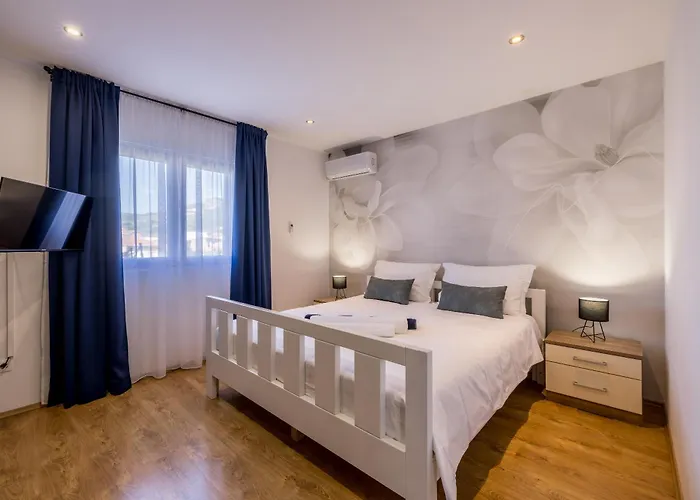 Private Resort Villa, Salt Pool, Cinema & Sea View * Kaštel Stari
