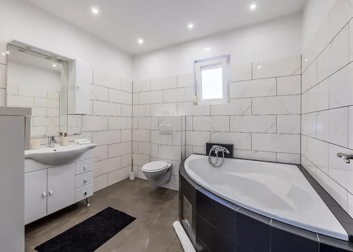 Villa Private Resort Villa, Salt Pool, Cinema & Sea View Kaštel Stari