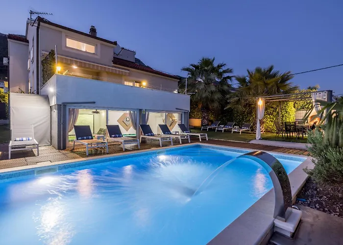 Private Resort Villa, Salt Pool, Cinema & Sea View Villa