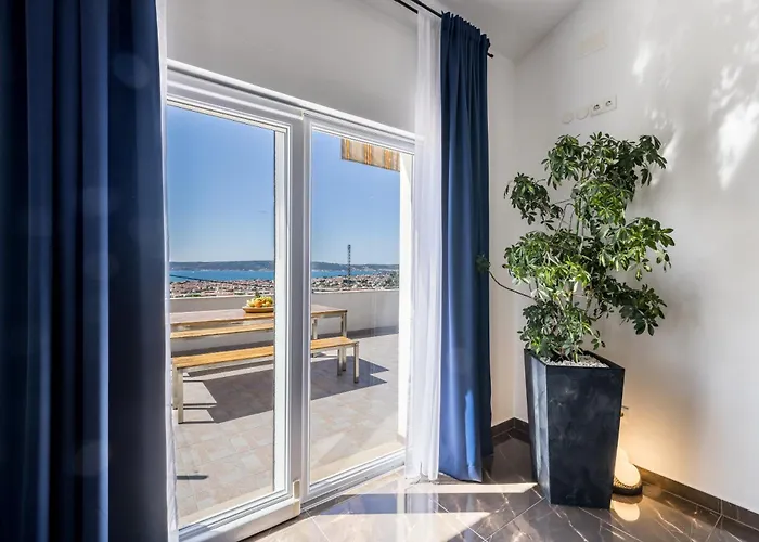 Private Resort Villa, Salt Pool, Cinema & Sea View Villa