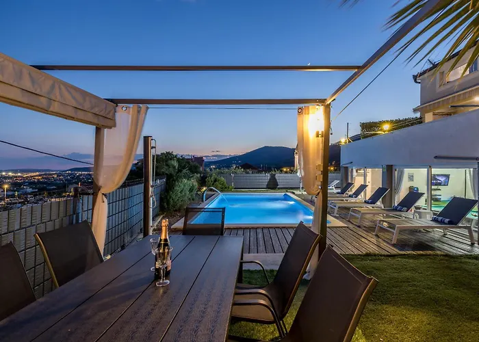 Private Resort Villa, Salt Pool, Cinema & Sea View Kaštel Stari