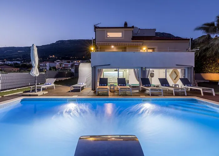Private Resort Villa, Salt Pool, Cinema & Sea View * Kaštel Stari