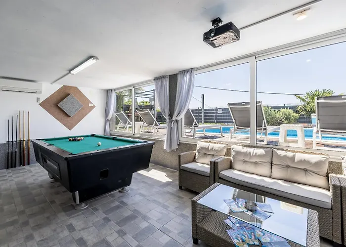 Private Resort Villa, Salt Pool, Cinema & Sea View * Kaštel Stari