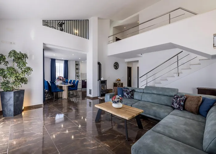 Private Resort Villa, Salt Pool, Cinema & Sea View Villa