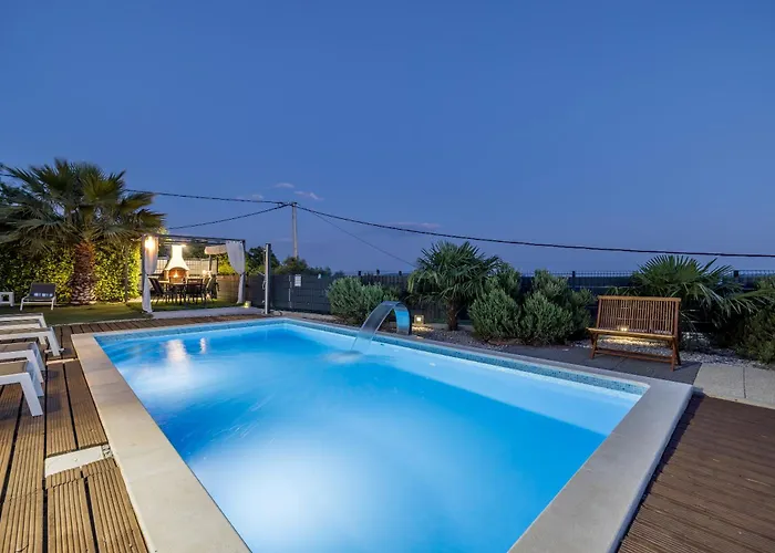 Private Resort Villa, Salt Pool, Cinema & Sea View Kaštel Stari