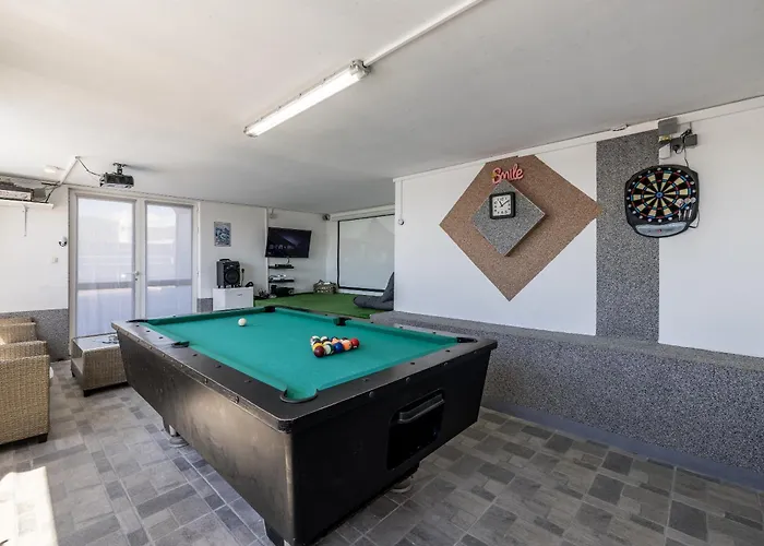 Private Resort Villa, Salt Pool, Cinema & Sea View * Kaštel Stari