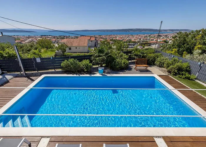 Villa Private Resort Villa, Salt Pool, Cinema & Sea View