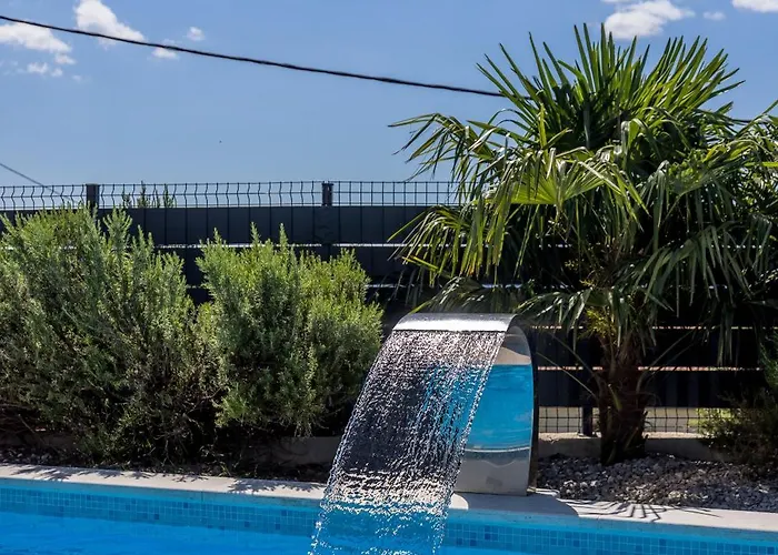 Private Resort Villa, Salt Pool, Cinema & Sea View Villa *