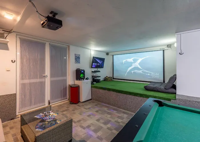 Private Resort Villa, Salt Pool, Cinema & Sea View Villa