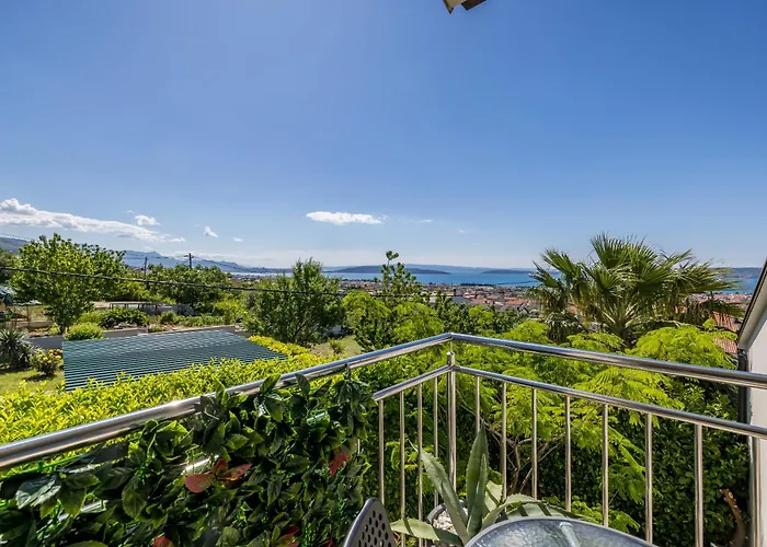 Private Resort Villa, Salt Pool, Cinema & Sea View Villa Kaštel Stari