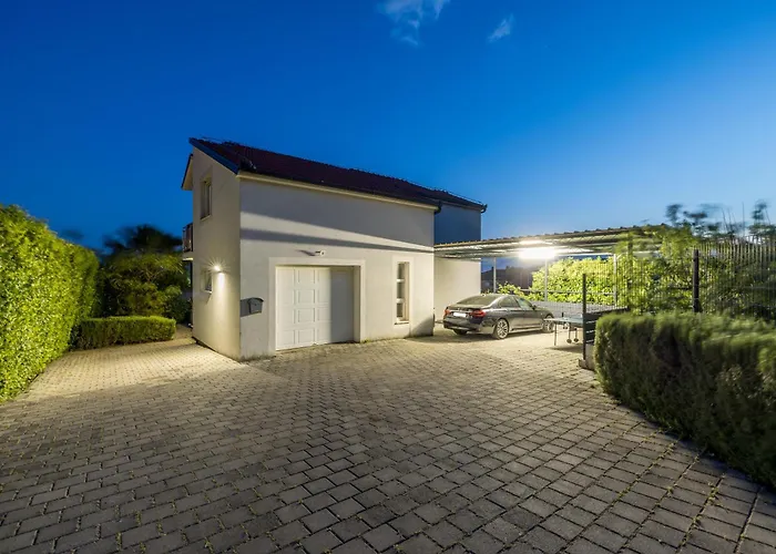 Private Resort Villa, Salt Pool, Cinema & Sea View Villa *