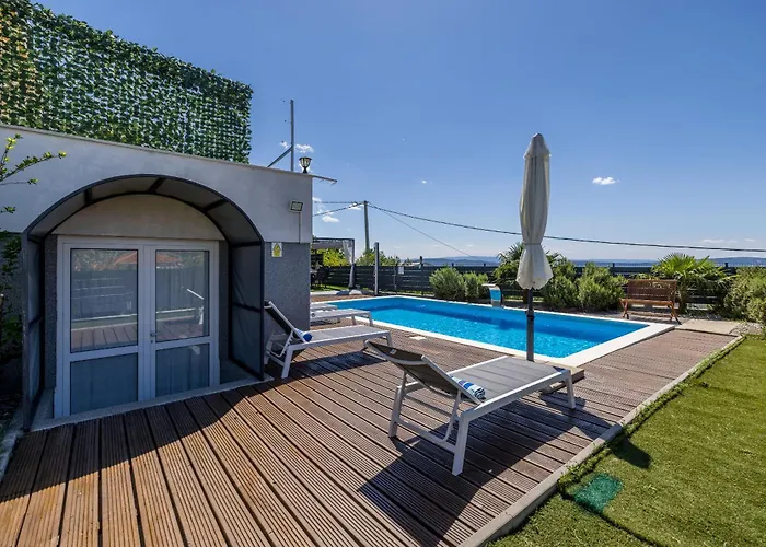 Villa Private Resort Villa, Salt Pool, Cinema & Sea View