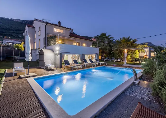 Private Resort Villa, Salt Pool, Cinema & Sea View Villa *